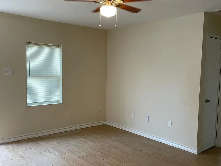 315 Rio Palm St #2/1 — Photo 6