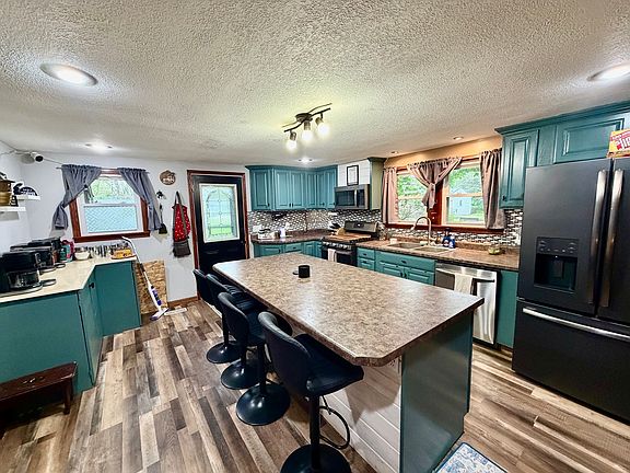 2nd image of 2211 Deets Rd
