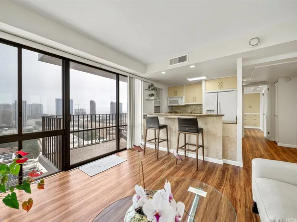 225 Queen St APT 26D, Honolulu, HI 96813