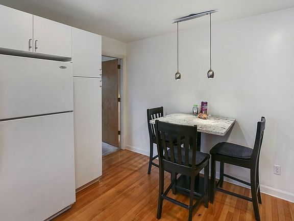 5th image of 4 Dean St Floor 3