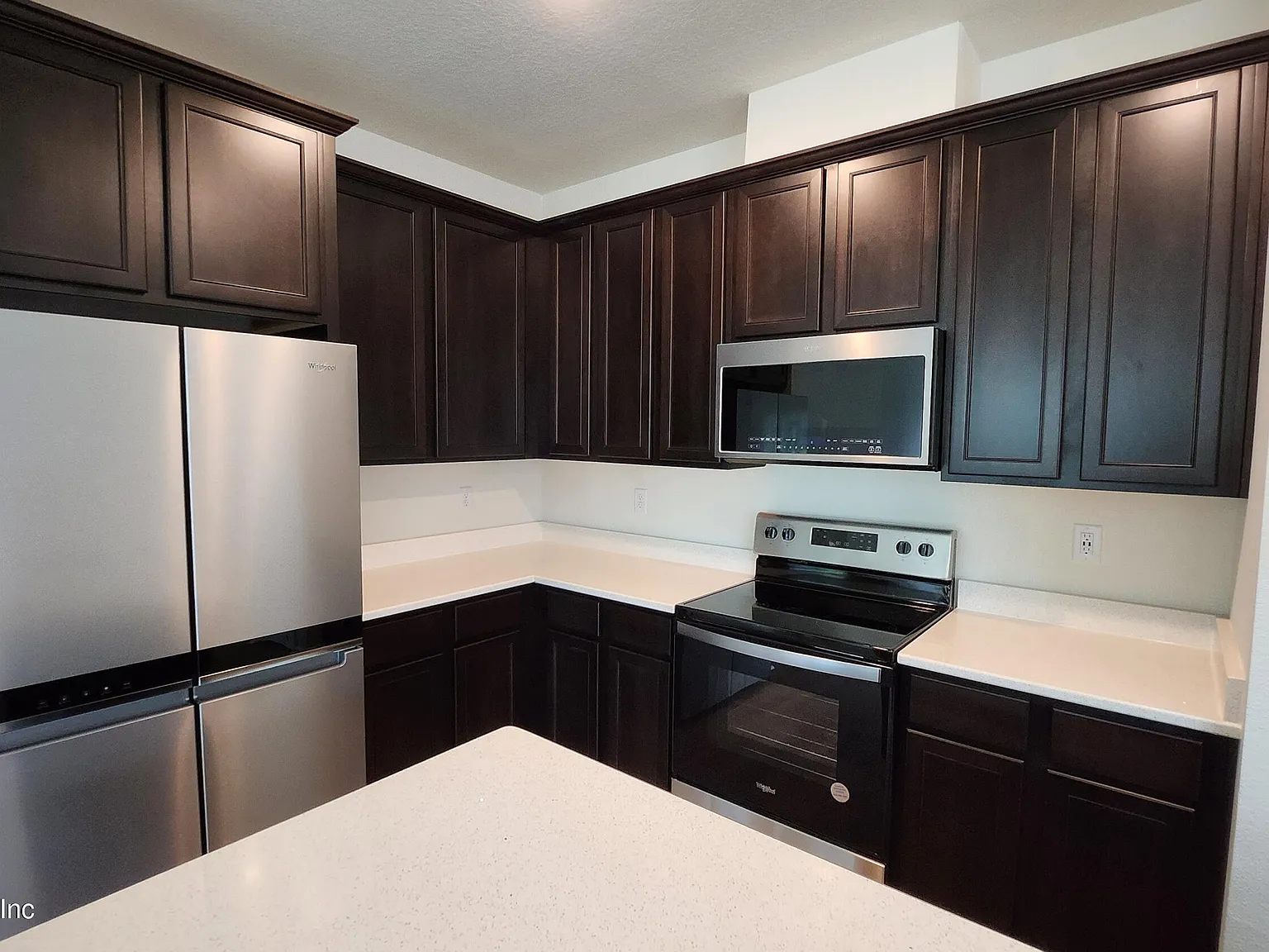 3 bed, 2.5 bath, 1627 sqft, $1,950 — Photo 2