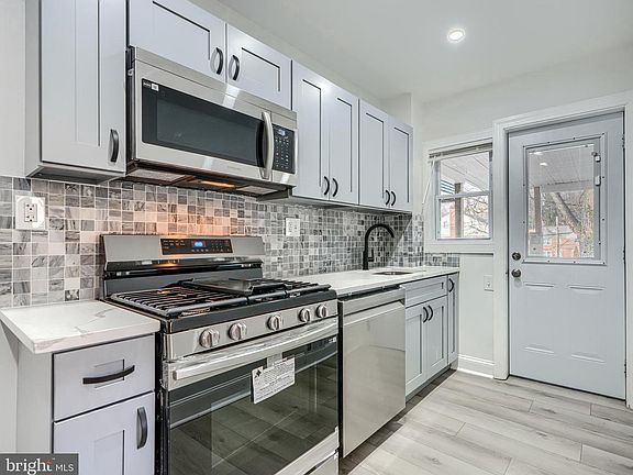 4th image of 4400 Manorview Rd