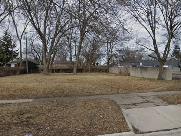 3925 Toepfer Rd, Warren, MI 48091