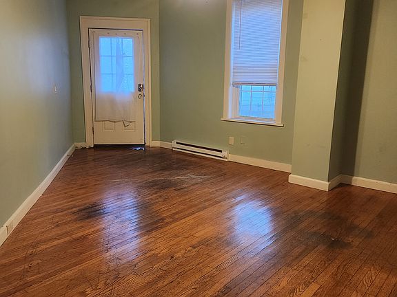 4th image of 636 Empire Rd #1