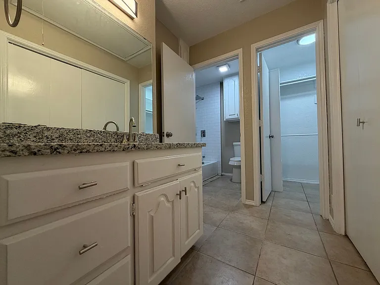206 S Nolan River Rd #12 — Photo 9