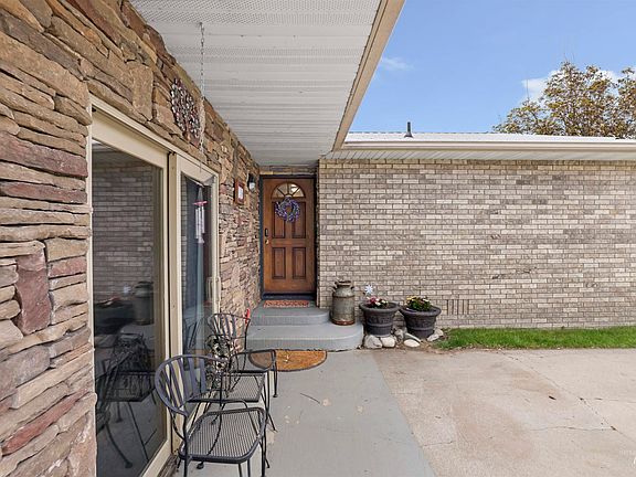 4th image of 603 6th Ave E