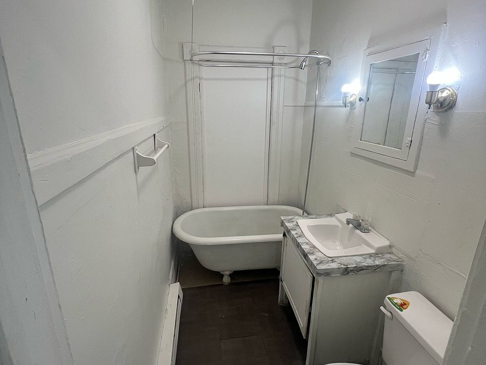 Clean and convenient full bathroom located on the first floor.
