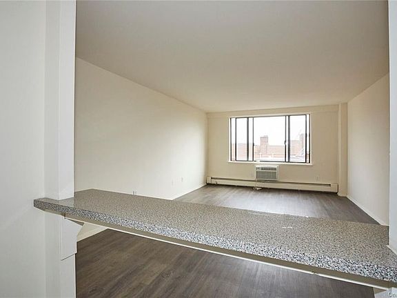 3rd image of 3 Lake St #9L