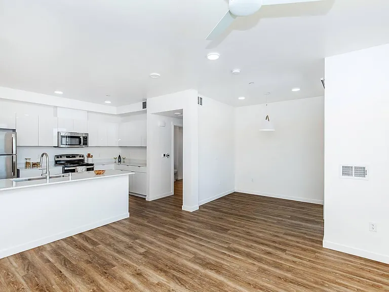 Mossdale Landing - Brand New Apartment Homes — Photo 15