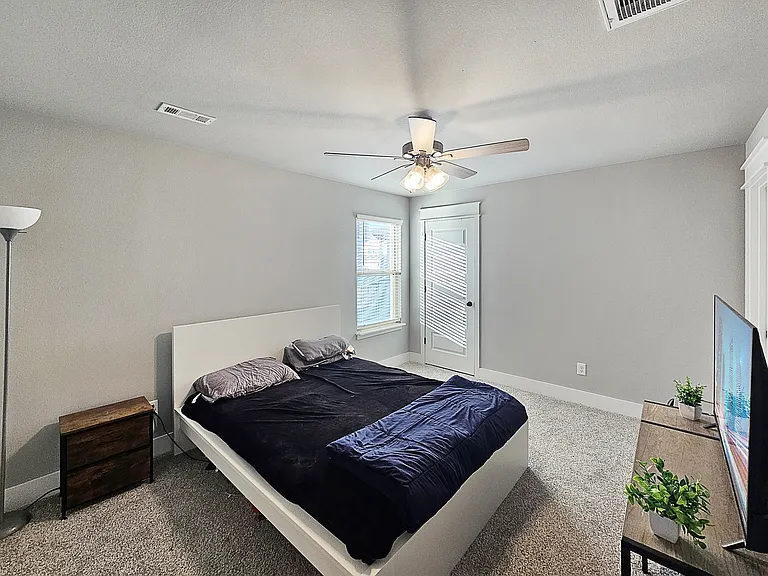2091 Bluebonnet Ln — Photo 17
