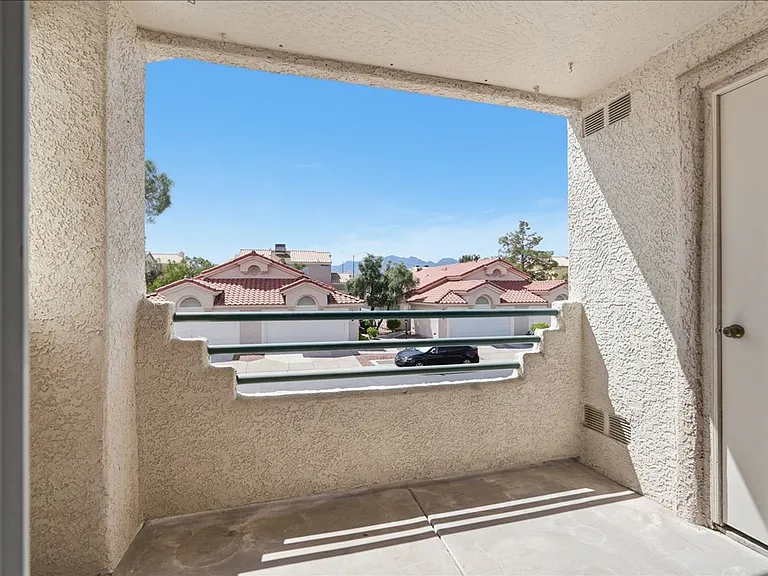 556 Yacht Harbor Dr #202 — Photo 12