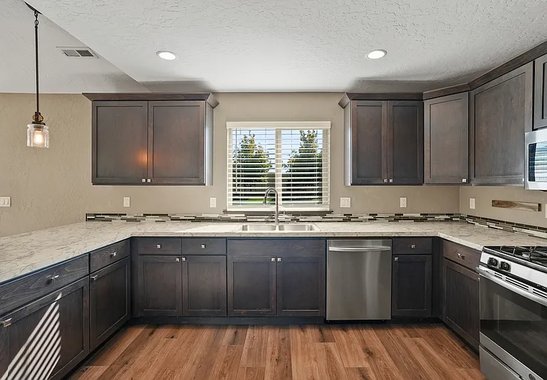 1952 W Yaquina Dr — Photo 15