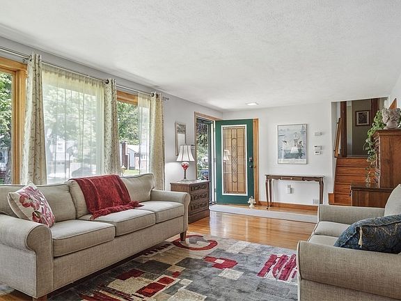 5th image of 122 Chickering Rd