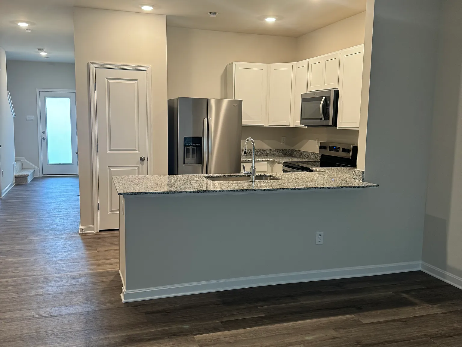 3 bed, 1500 sqft, $2,150 — Photo 3