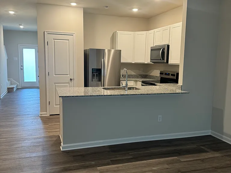 121 Tigney Dr — Photo 3