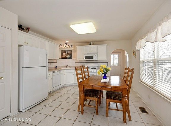 3rd image of 3392 Renard Ln