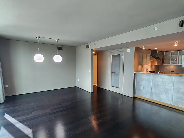 1177 Queen St #4409 — Photo 2