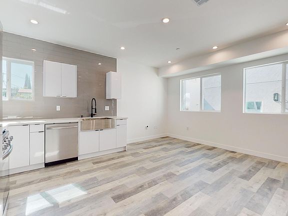 2nd image of 236 1/2 N Burlington Ave #236-1/2