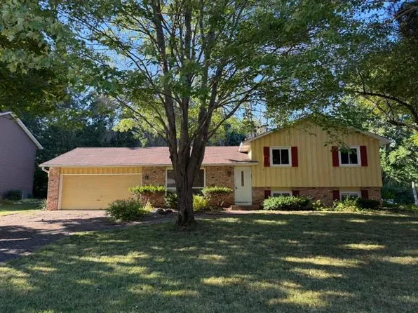 2527 Interlachen Dr, Stillwater, MN 55082