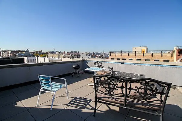 Rented by EXR | media 9