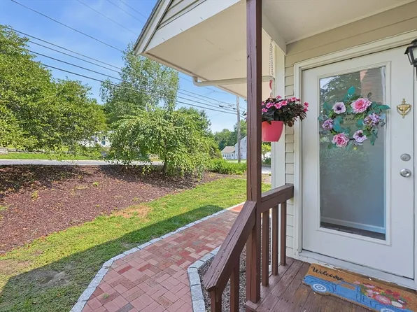 1 Strathmore Shire #A, Uxbridge, MA 01569