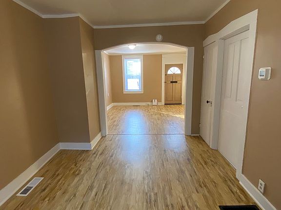 5th image of 514 Woodward St