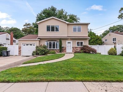 40 Woodland Avenue, Farmingdale, NY, 11735