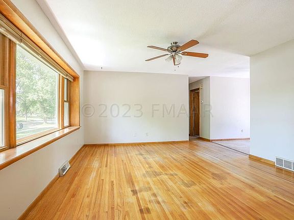 4th image of 1118 25th Ave S