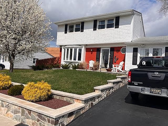 1st image of 310 Brewster Dr