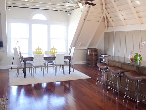2nd image of 140 Divisadero St