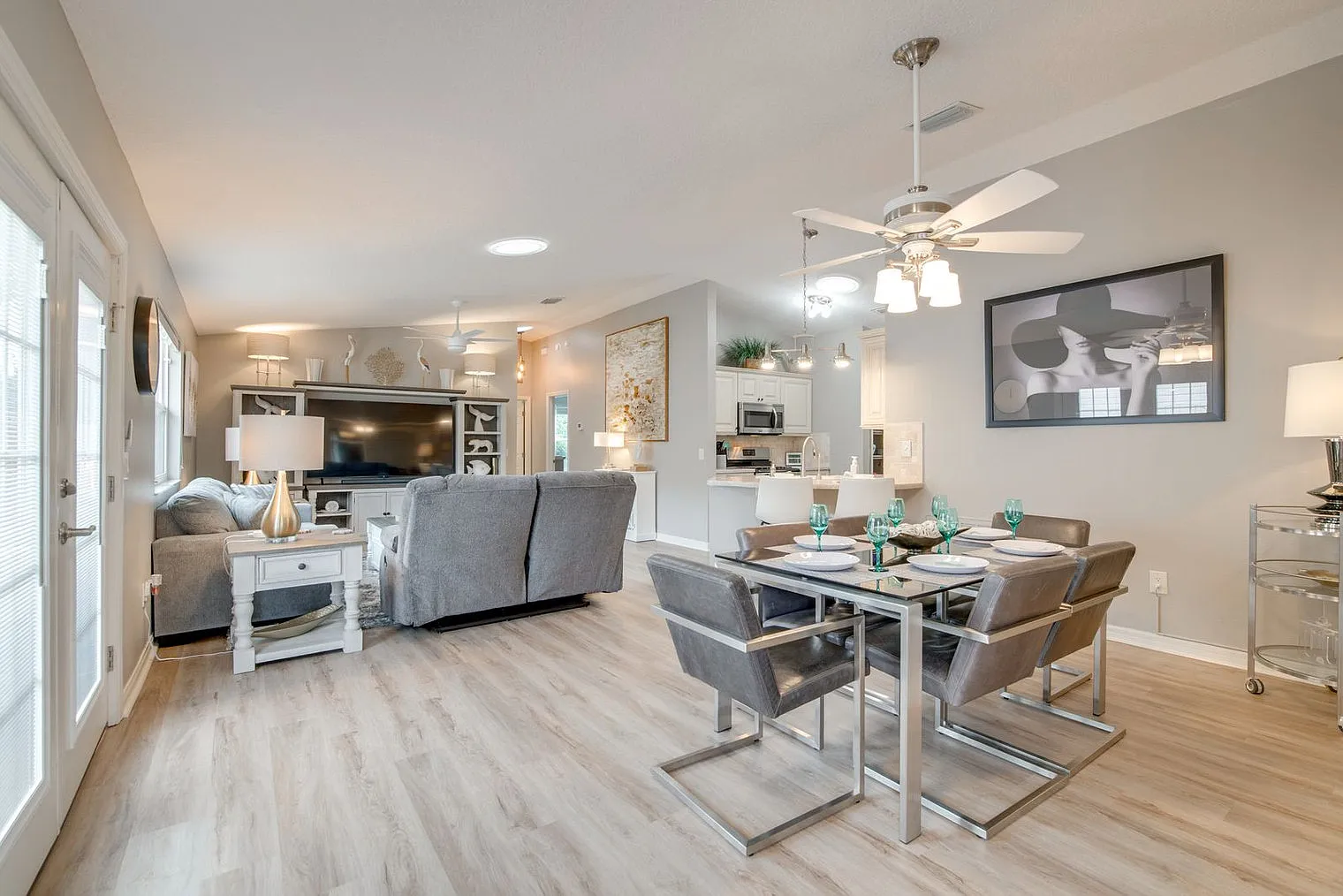 2 bed, 2.0 bath, 1194 sqft, $4,247 — Photo 3