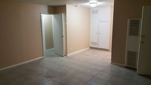 3rd image of 1110 S Kenmore Ave #5A