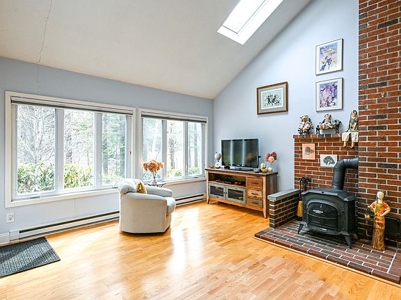 2nd image of 19 Karynel Drive #19