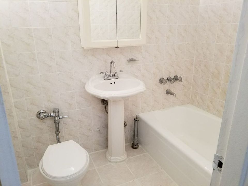 1st image of 2222 E 18th St APT L2