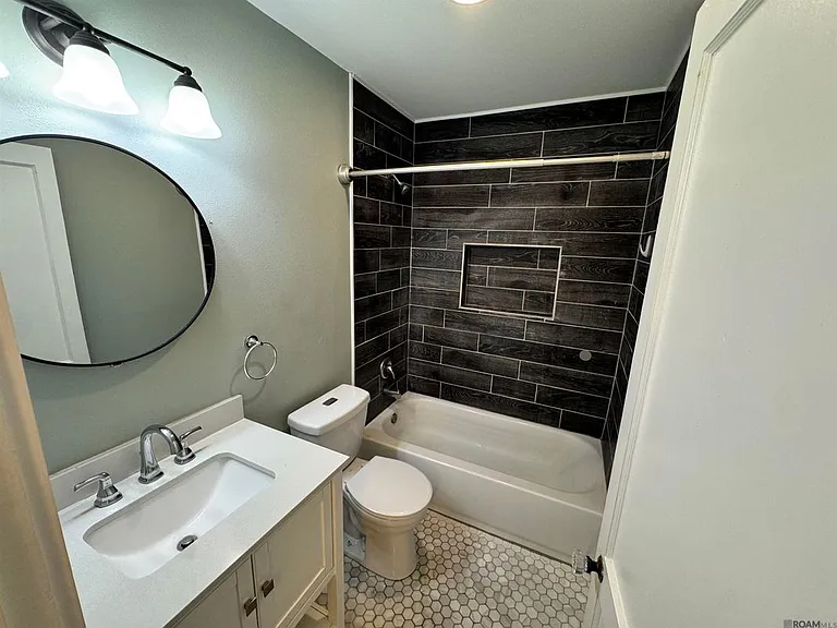 1548 S Acadian Thwy #B — Photo 6