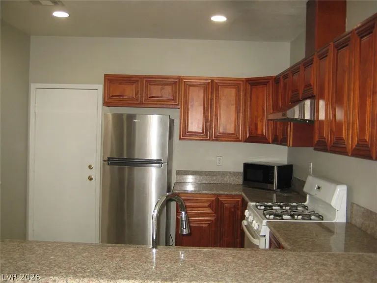1709 Steamboat Dr — Photo 10