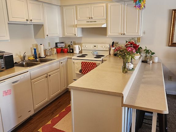2nd image of 324 W Lutz Ave #5