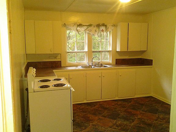 3rd image of 6081 Cypress St