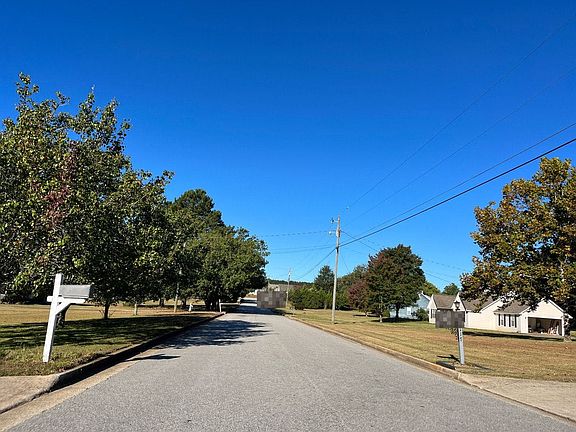 4th image of 120 Country Meadows Ct