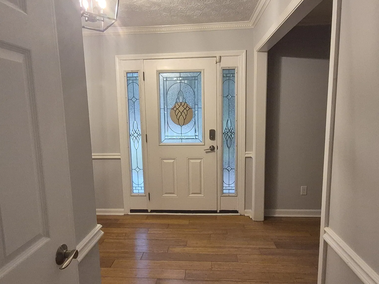 6 bed, 3349 sqft, $2,900 — Photo 2