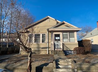 458 Farmington Ave, Cranston, RI 02920