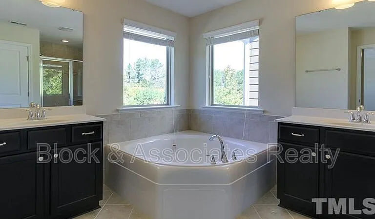 213 Begen St — Photo 14
