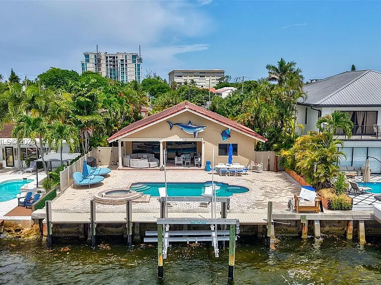 317 S Riverside Dr — Photo 19
