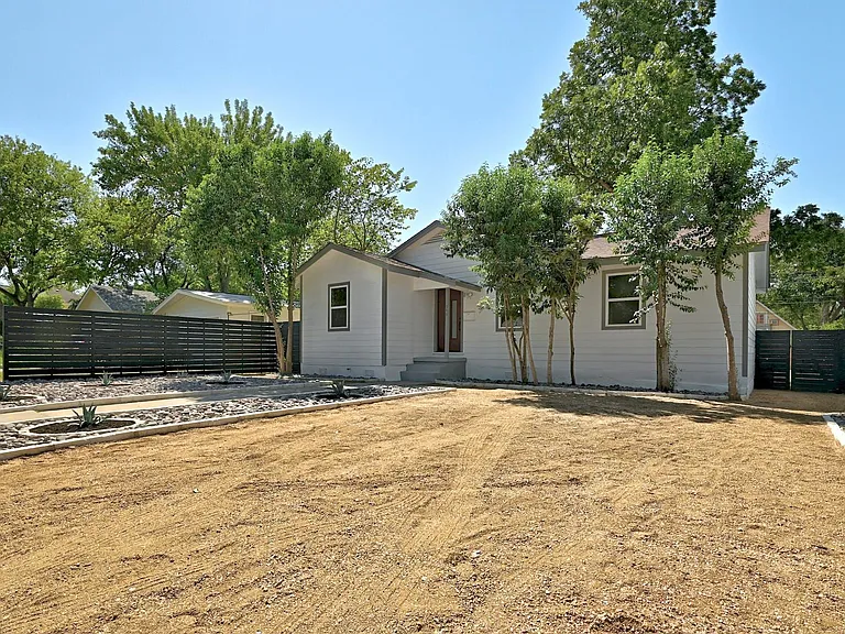 203 Nelray Blvd — Photo 2