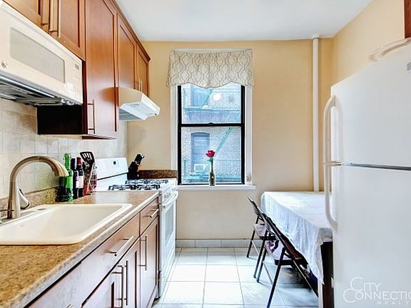 3rd image of 238 W 106th St APT 3C
