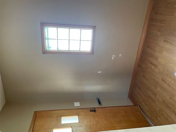 3rd image of 524 Garfield St