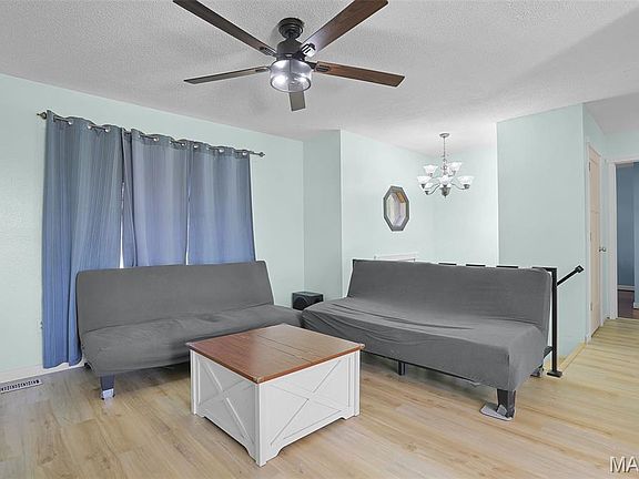 4th image of 72 University Dr