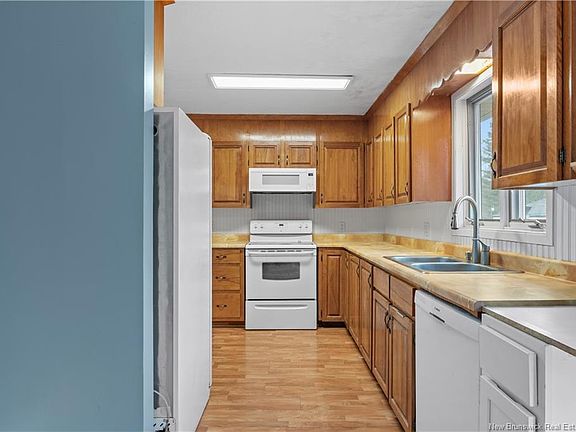 3rd image of 46875 Homestead Rd