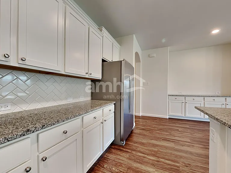 463 Silverstone Dr — Photo 4