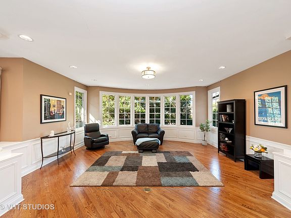 3rd image of 1410 Woodland Dr